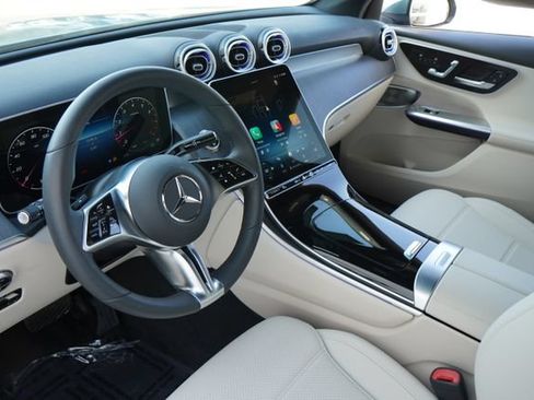 Used 2026 Mercedes-Benz GLC 300 image 2