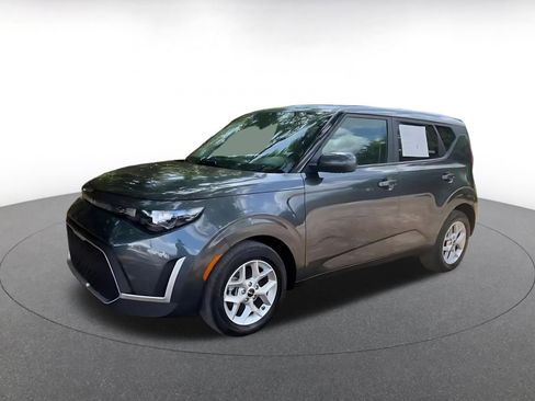 Used 2025 Kia Soul LX w/ LX Technology Package FWD image 8