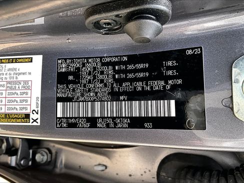 Used 2023 Lexus GX 460 Premium w/ Accessory Package AWD/4WD image 37