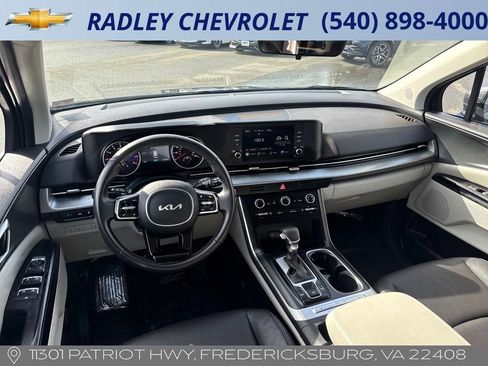 Used 2024 Kia Carnival LX image 13