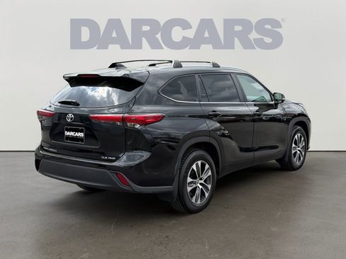 Used 2023 Toyota Highlander XLE image 7