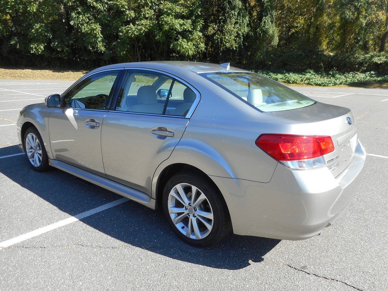 Used 2014 Subaru Legacy 2.5i Premium AWD/4WD image 7