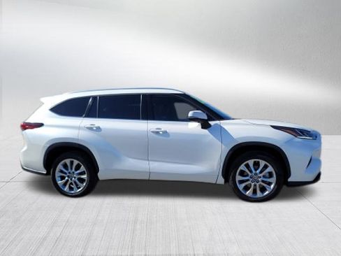 Used 2021 Toyota Highlander Limited image 2