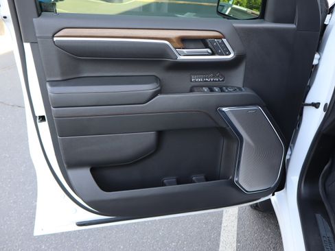 Used 2024 Chevrolet Silverado 1500 High Country w/ High Country Premium Package AWD/4WD image 17