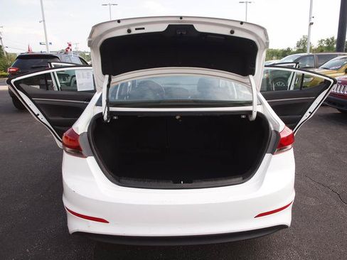 Used 2018 Hyundai Elantra SE FWD image 5
