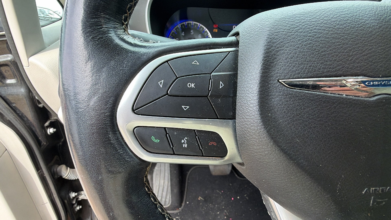 Used 2021 Chrysler Pacifica Touring-L FWD image 23