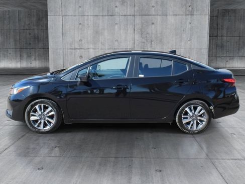 Used 2023 Nissan Versa SV image 2