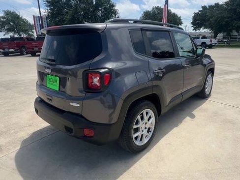Used 2021 Jeep Renegade Latitude FWD image 8