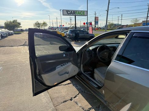 Used 2011 INFINITI G37 x Sedan w/ Premium Pkg image 17