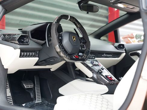 Used 2015 Lamborghini Huracan LP 610-4 AWD/4WD image 2