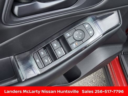 Used 2025 Nissan Rogue S image 21