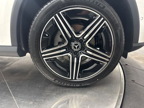 New 2026 Mercedes-Benz GLC 300 4MATIC image 9