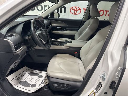 Used 2024 Toyota Grand Highlander XLE image 24
