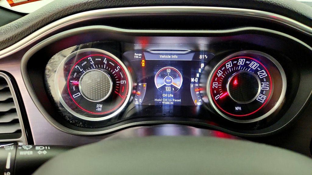 Used 2015 Dodge Challenger SXT RWD image 13