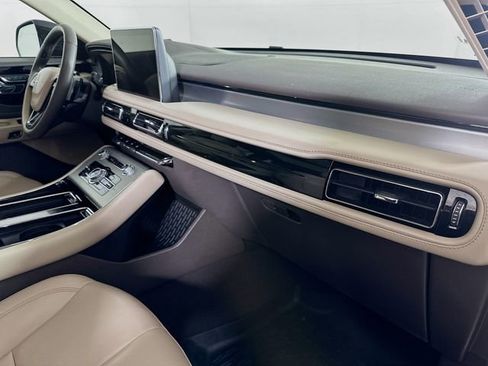 Used 2022 Lincoln Aviator AWD w/ Premium Package image 32