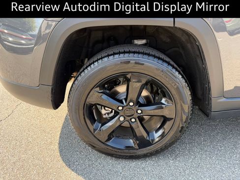 Used 2025 Jeep Grand Cherokee Limited w/ Luxury Tech Group II AWD/4WD image 12