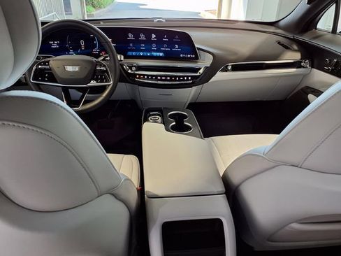 Used 2025 Cadillac Lyriq Luxury RWD image 19