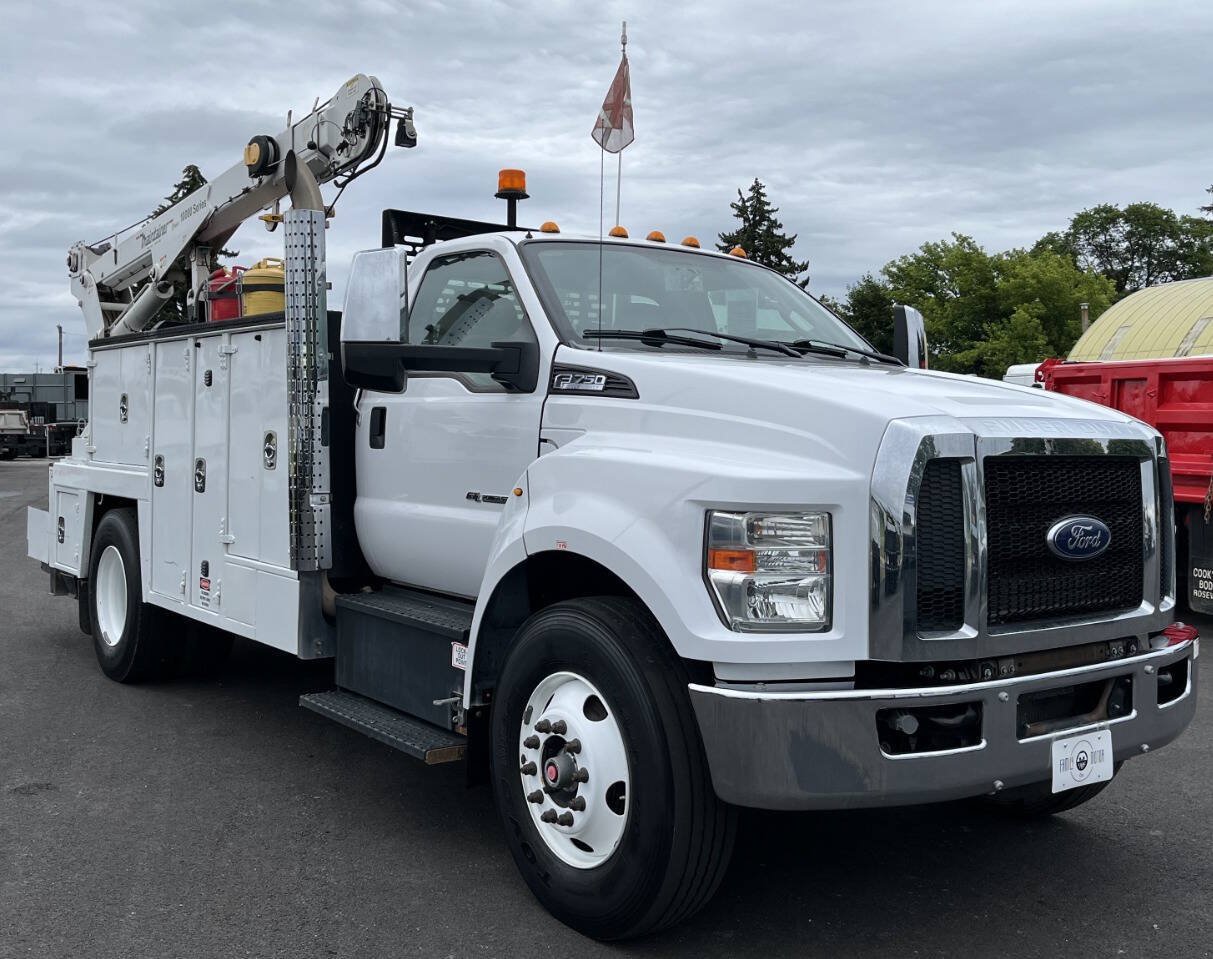 Used 2017 Ford F750 2WD Regular Cab Super Duty image 1