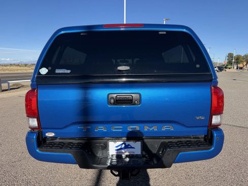 Used 2016 Toyota Tacoma TRD Sport image 5