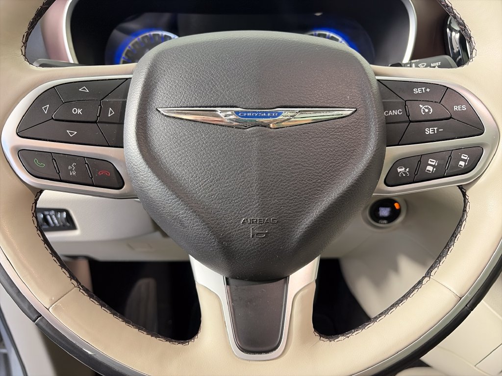 Used 2017 Chrysler Pacifica Limited w/ Advanced Safetytec Group FWD image 15