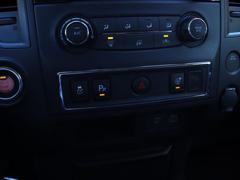 Used 2023 Nissan Titan SV image 29