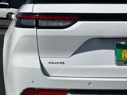 New 2025 Jeep Grand Cherokee Overland w/ Adv Protech Group III image 32