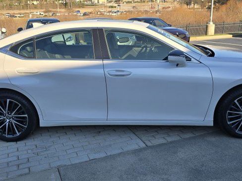Used 2023 Lexus ES 350 w/ Premium Package image 4