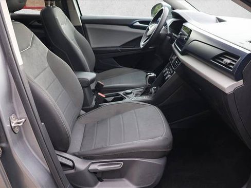 Used 2023 Volkswagen Taos SE w/ Panoramic Sunroof Package AWD/4WD image 28