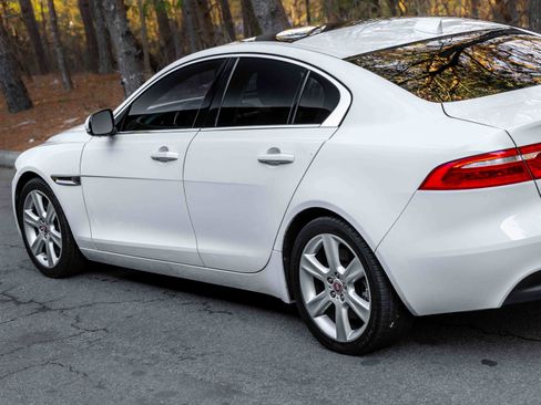 Used 2019 Jaguar XE Premium image 59