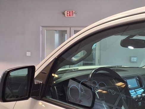 Used 2015 Toyota Sequoia Platinum image 24