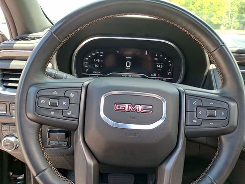 Used 2023 GMC Yukon XL AT4 w/ AT4 Premium Plus Package AWD/4WD image 16