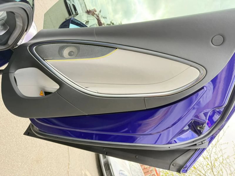 Used 2023 McLaren Artura RWD image 20