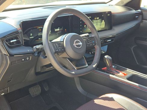 Certified 2025 Nissan Kicks SR FWD image 10