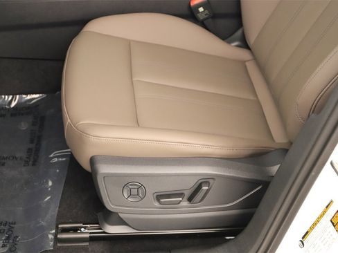 New 2025 Audi Q5 Premium image 25