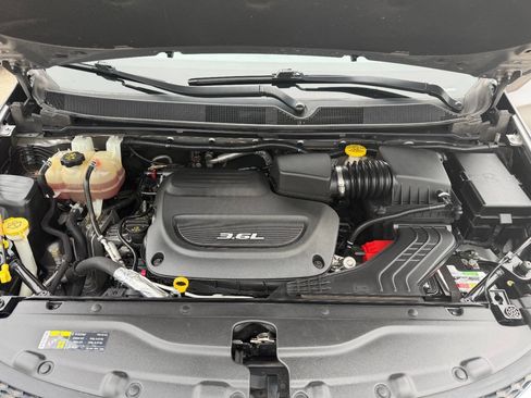 Used 2017 Chrysler Pacifica Touring-L FWD image 27