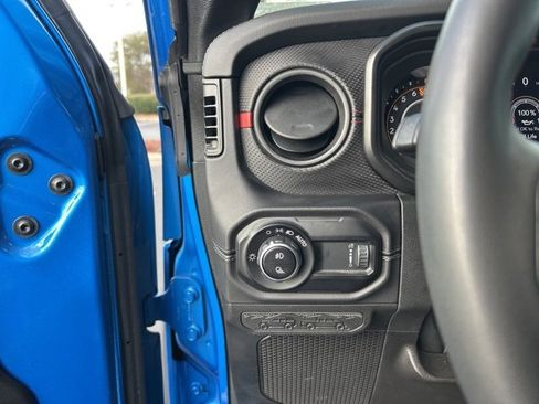 Used 2024 Jeep Gladiator Rubicon w/ Technology Group image 23