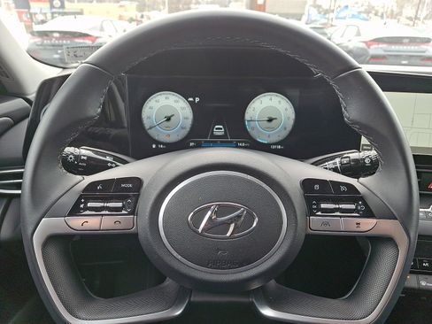 Used 2023 Hyundai Elantra SEL w/ Convenience Package image 18
