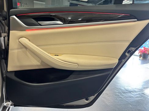 Used 2019 BMW 530i w/ Convenience Package RWD image 40