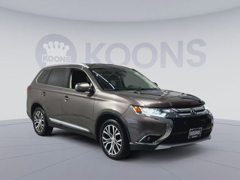 Used 2018 Mitsubishi Outlander GT image 2