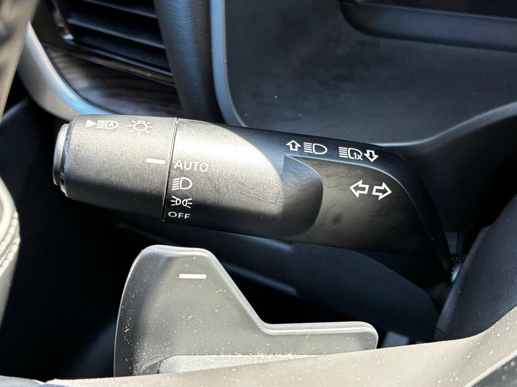 Used 2025 Nissan Rogue Platinum AWD/4WD image 16