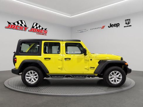 Used 2022 Jeep Wrangler Unlimited Sport image 12