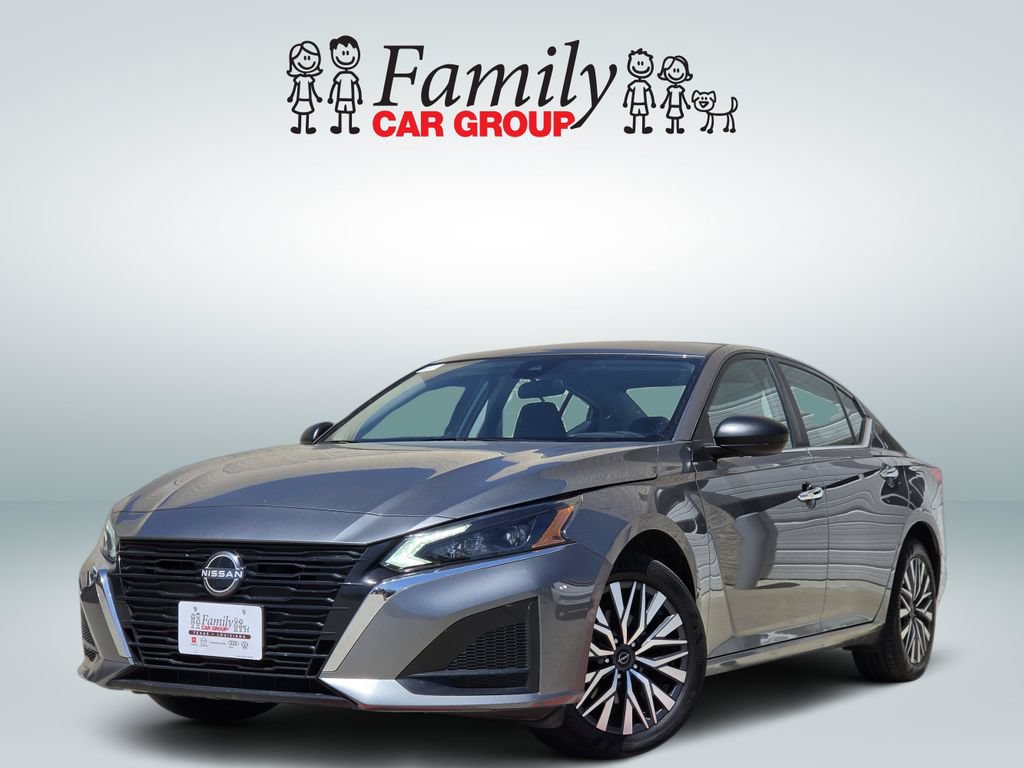 Used 2025 Nissan Altima 2.5 SV AWD/4WD image 1