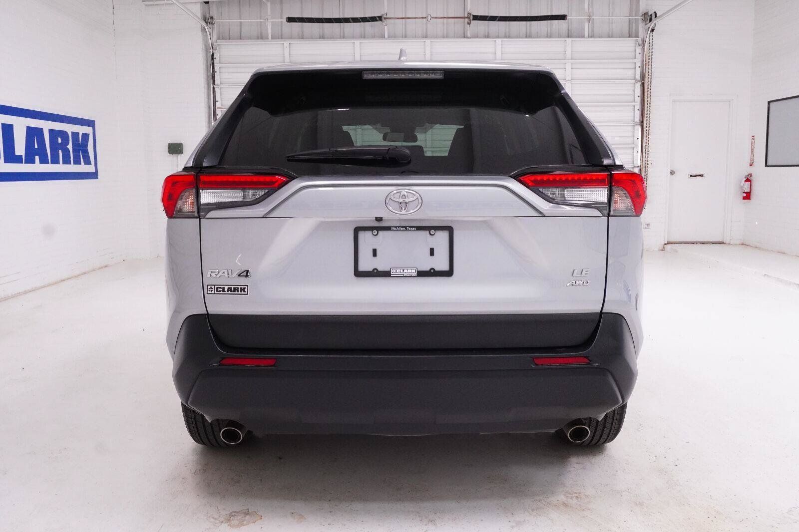 Used 2025 Toyota RAV4 LE AWD/4WD image 31