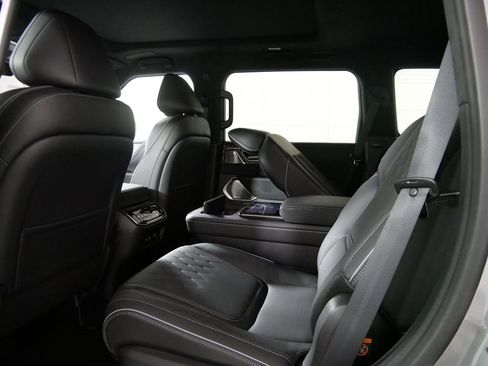 New 2026 INFINITI QX80 Autograph w/ Premium Cargo Package AWD/4WD image 16