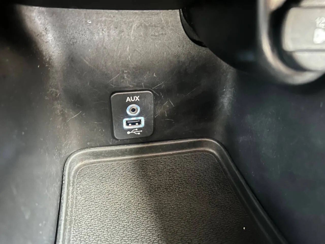 Used 2019 Dodge Journey SE FWD image 25