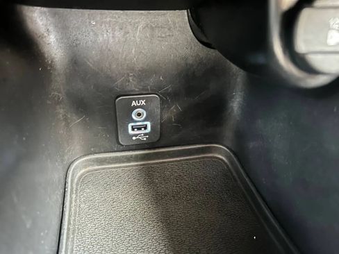 Used 2019 Dodge Journey SE FWD image 25
