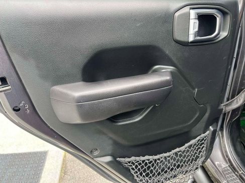 Used 2018 Jeep Wrangler Unlimited Sport S AWD/4WD image 15