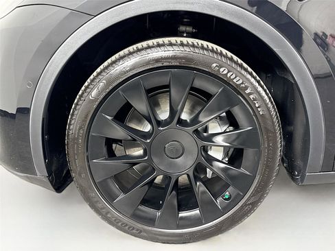 Used 2021 Tesla Model Y Long Range image 41