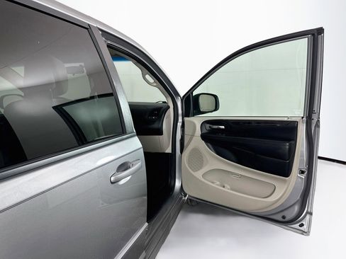 Used 2016 Dodge Grand Caravan SE w/ Quick Order Package 29E SE FWD image 30