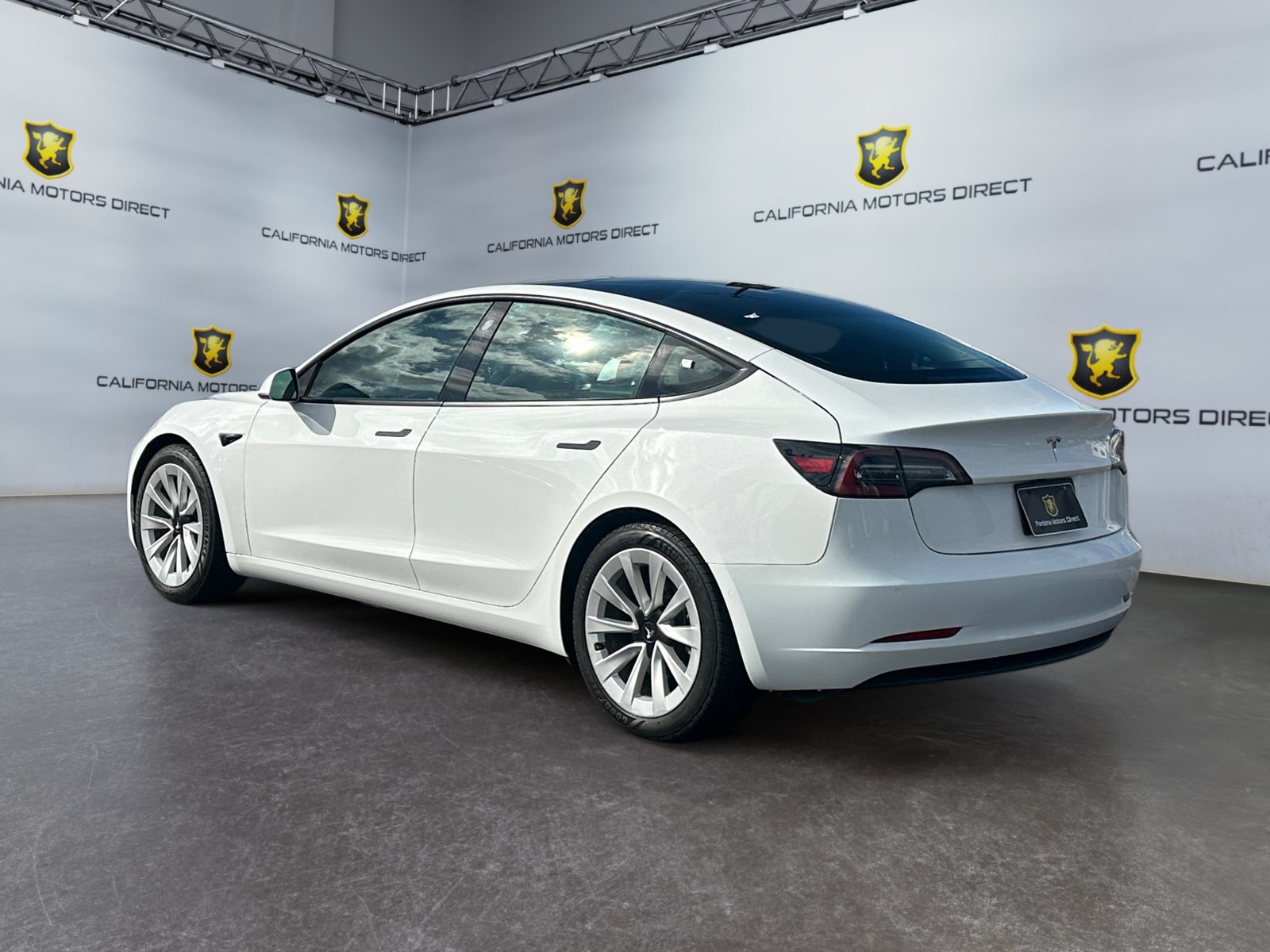 Used 2022 Tesla Model 3 Standard Range RWD image 3